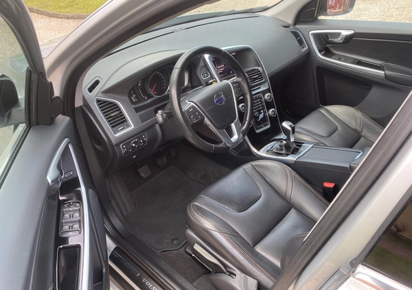 Volvo XC 60 cena 79999 przebieg: 125000, rok produkcji 2017 z Staszów małe 781